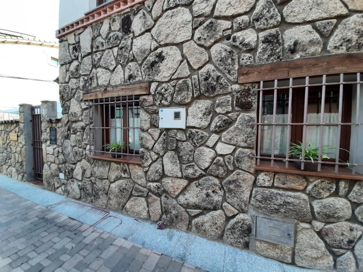 Villa Casa con patio y chimenea en Piedralaves Exterior foto
